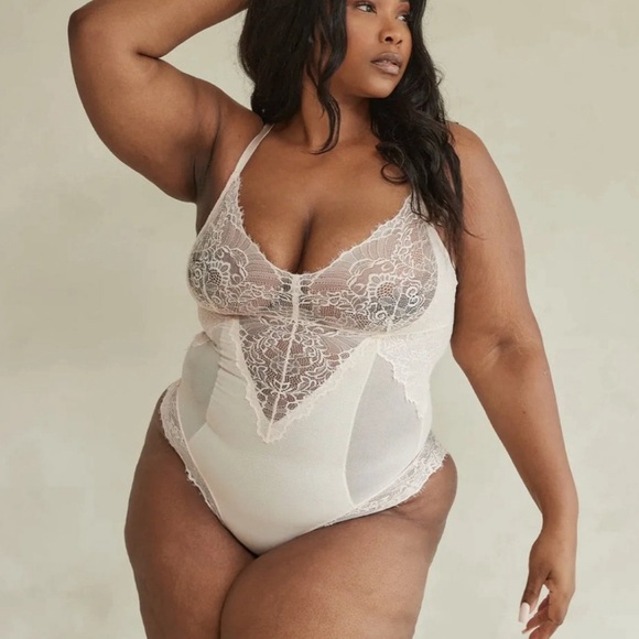 New $92 PINSY Smoothing Lace Shapesuit Shapewear Bodysuit Whisper Pink Size 1X - Picture 4 of 7